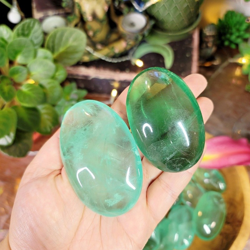 100-150g Natural Green Fluorite Palm Stone Polished Quartz Clear Healing Decor