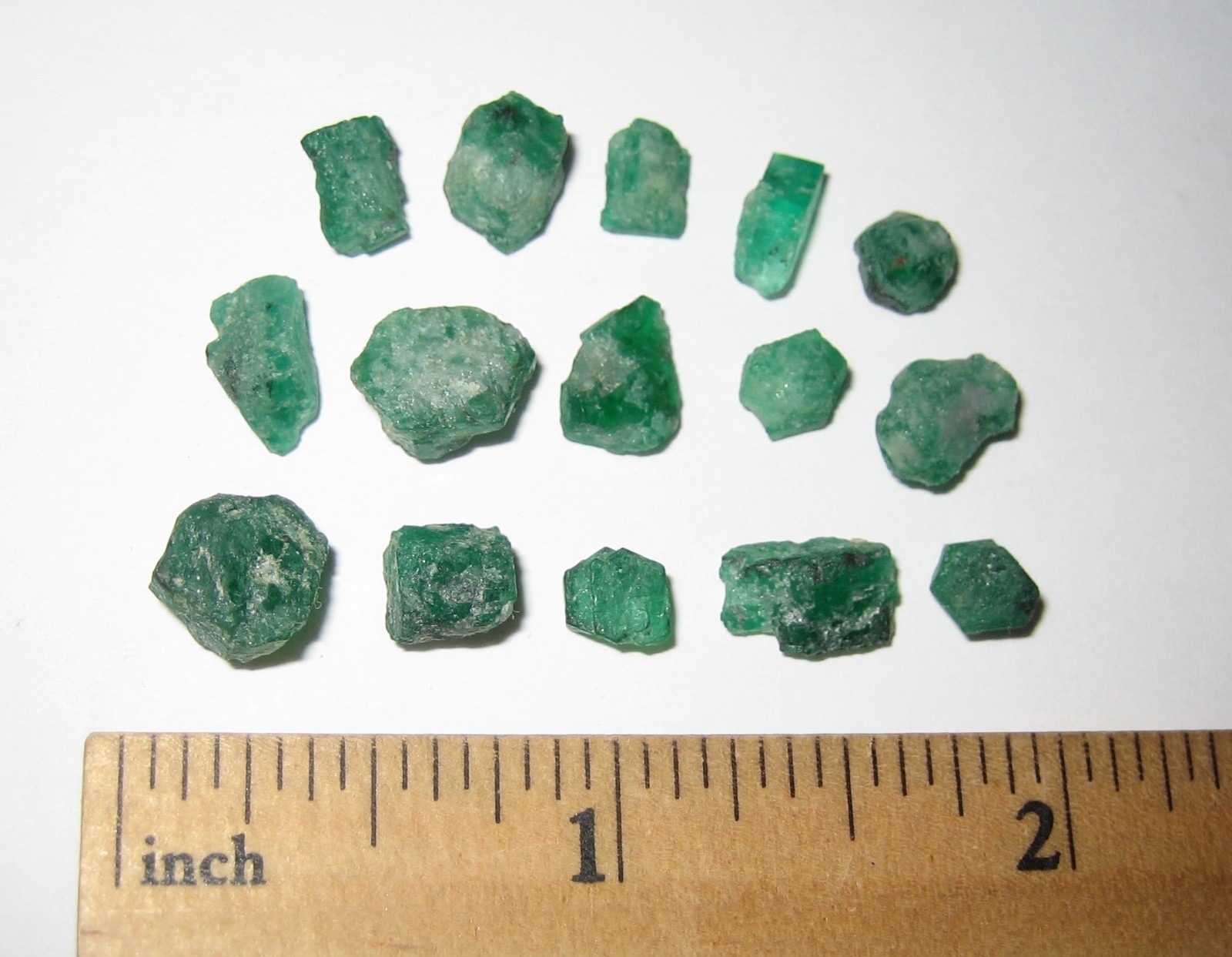 15 SMALL NATURAL ROUGH 0.2″-0.3″ EMERALD GREEN BERYL CRYSTALS COLOMBIA ~ 5.6g *3