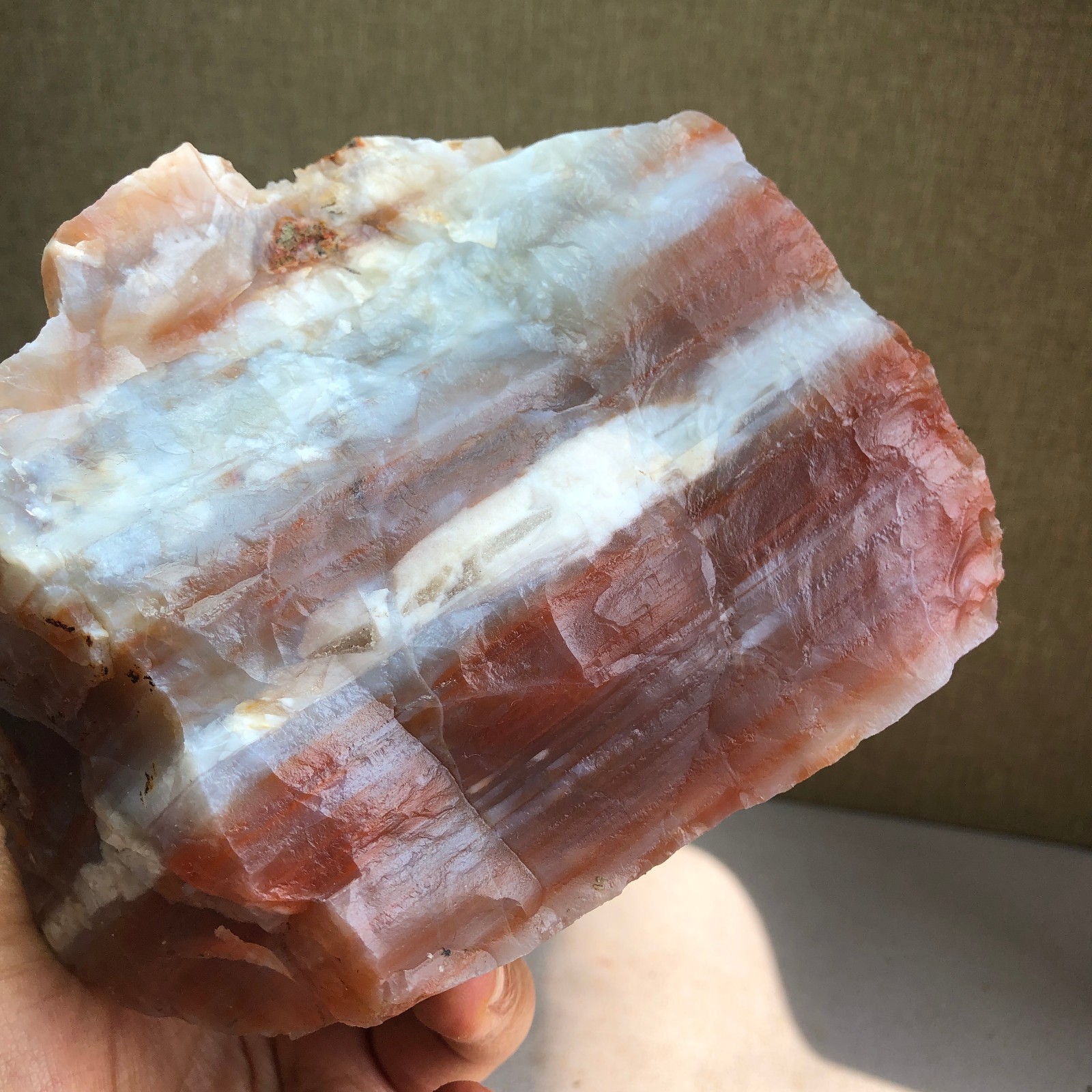 120mm Natural agate stone uncut block original Crystal specimens 1.6kg A3636