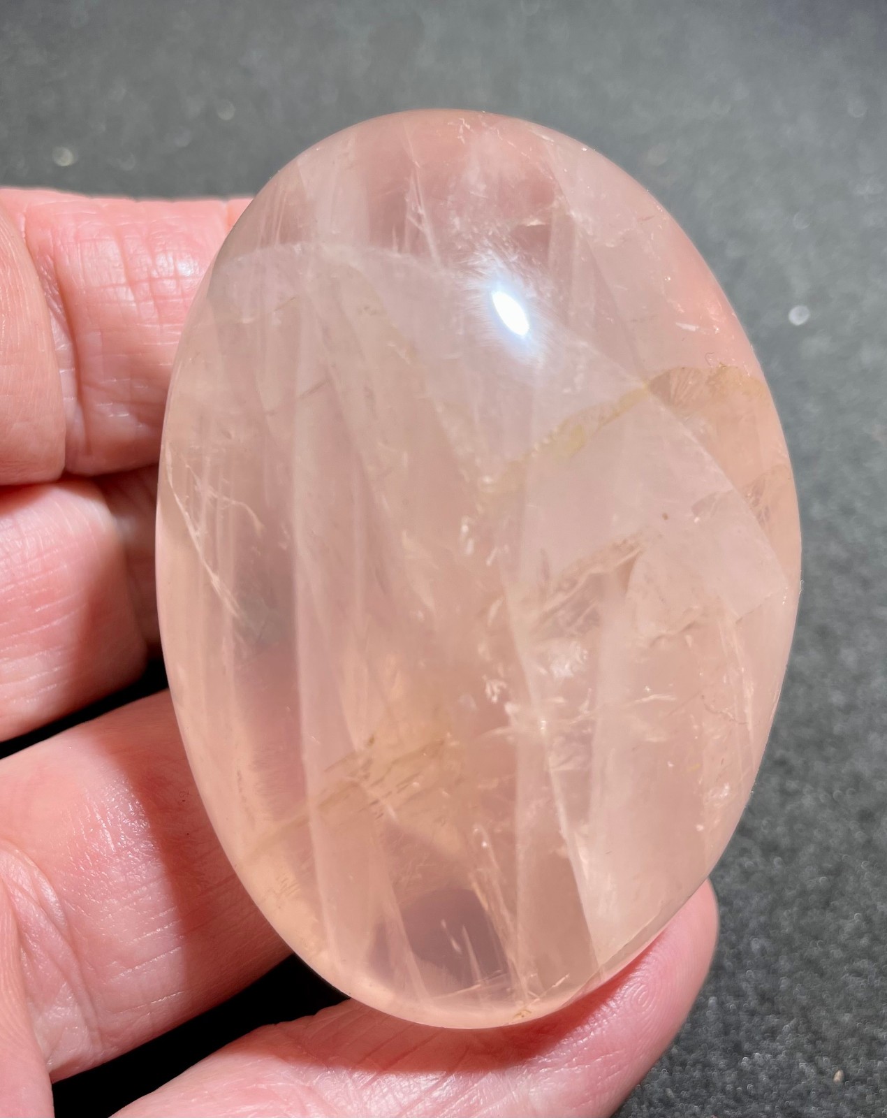 108g Natural pink crystal hand-held for playing with the crystal promotes healin