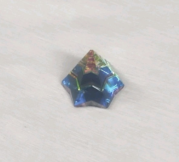 Vintage Iris Arc Rainbow Crystal Pyramid Table Top Beautiful Condition