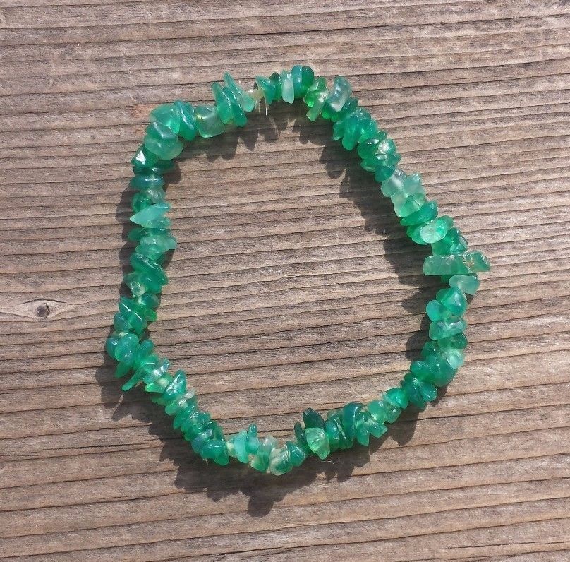 NATURAL GREEN ONYX STONE GEMSTONE STRETCHY CHIP BRACELET