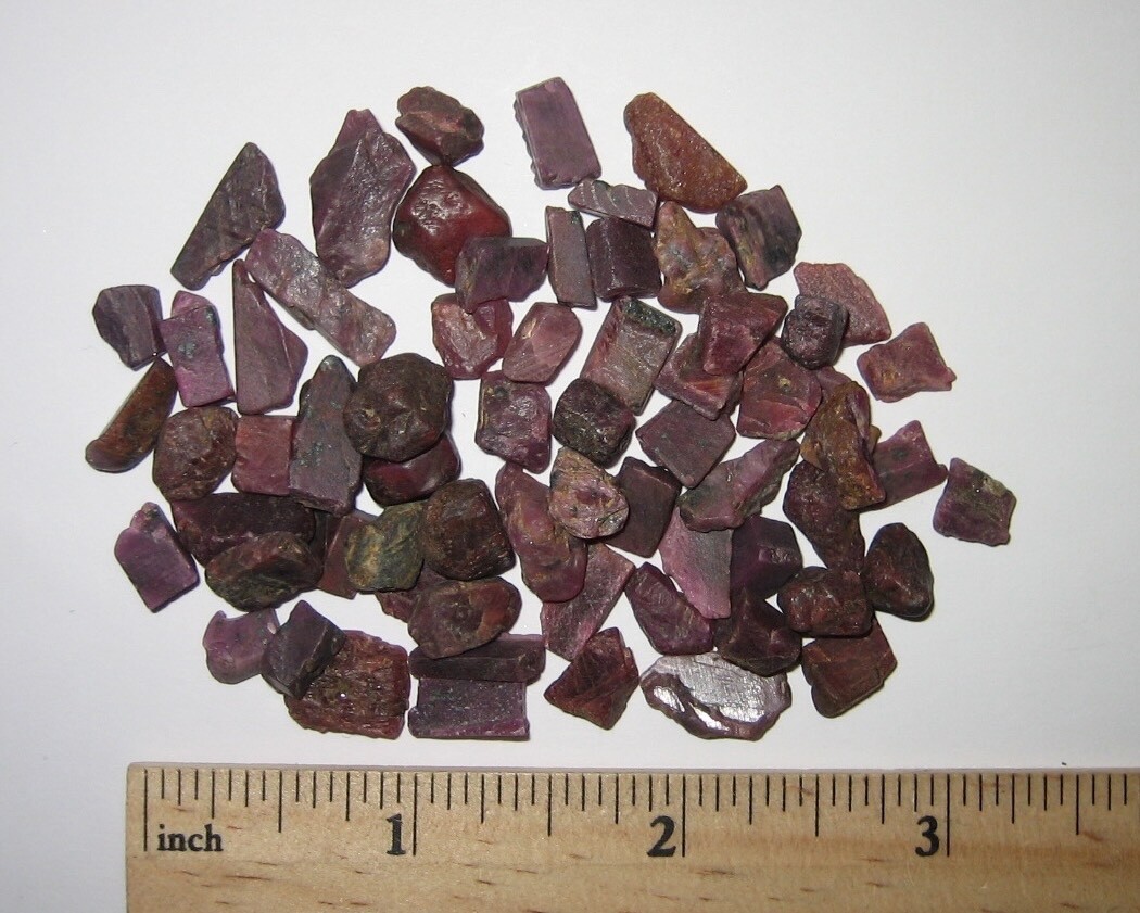 67 SMALL RARE NATURAL ROUGH 0.2″- 0.5″ RUBY CORUNDUM CRYSTALS INDIA 43.6grams *1