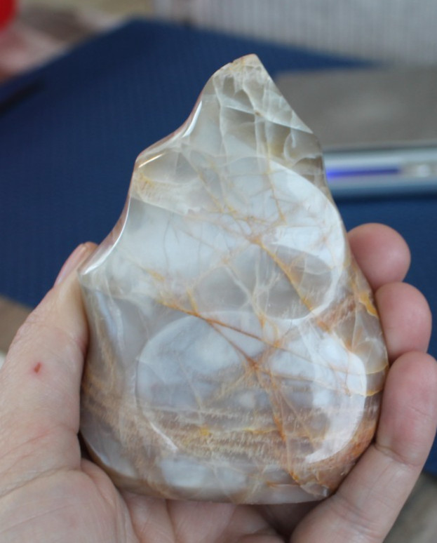 PEACH MOONSTONE FLAME 3.80 INCHES TALL/ 293.7 GRAMS