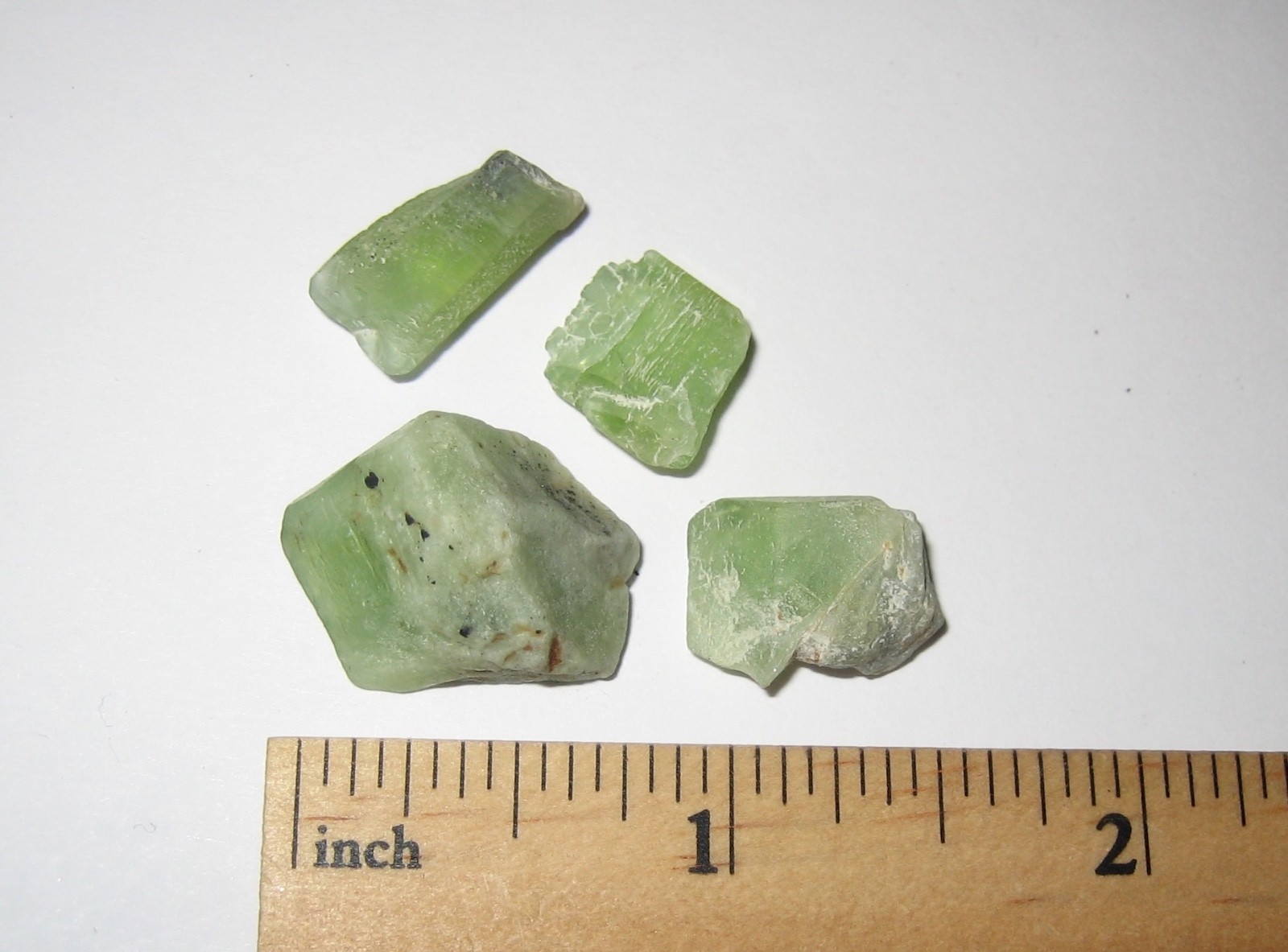 4 SMALL RARE NATURAL 0.4″- 0.75″ A GRADE PERIDOT CRYSTALS FROM PAKISTAN 10.3g *4