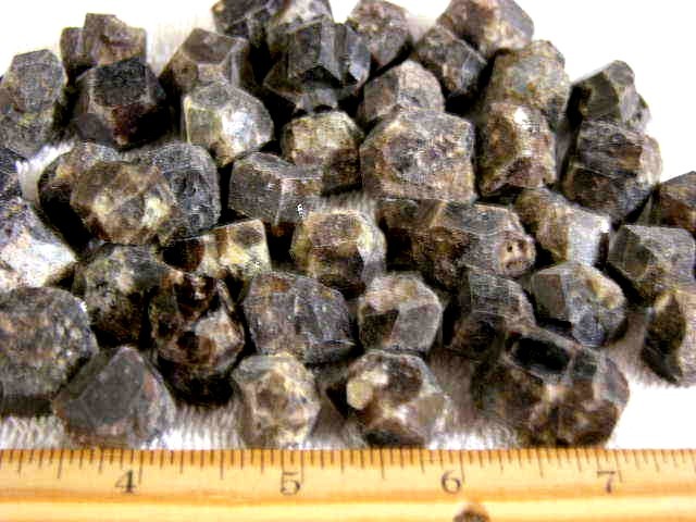 Garnet pyrope mine rough crystals bigger 1/2-1 inch New Mexico,USA 1/2 pound