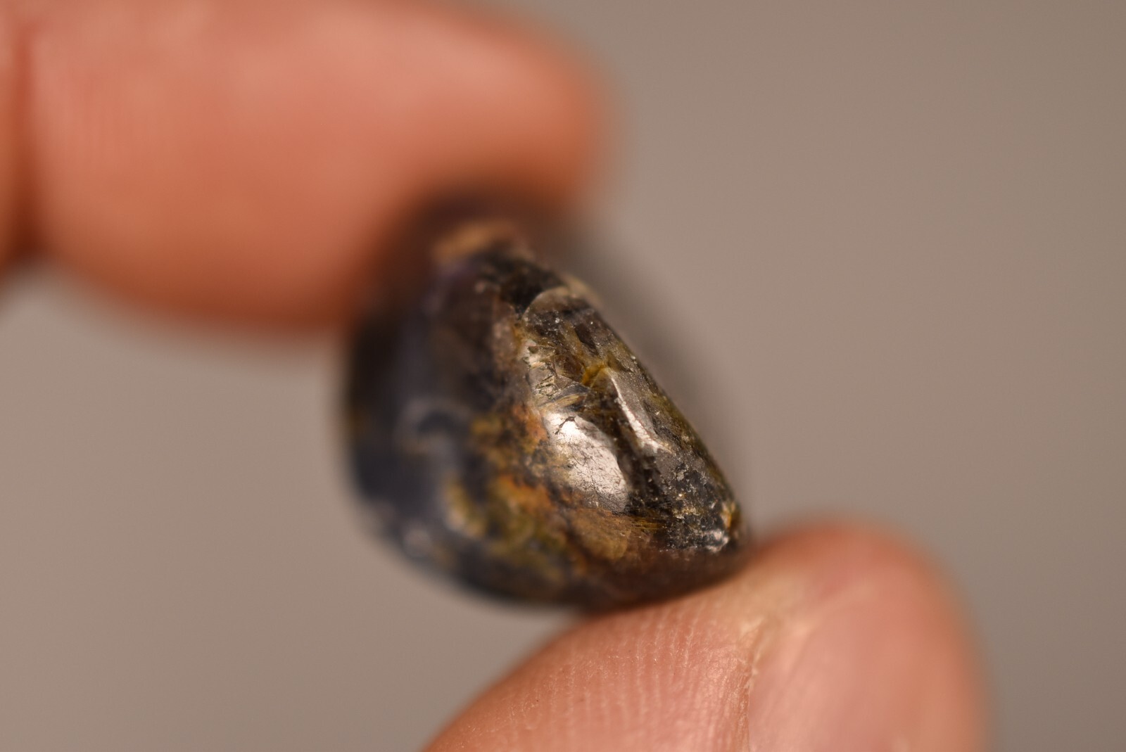 *SAPPHIRE* Tumbled Stone 2.3cm 10.4g Natural Polished Healing Crystal