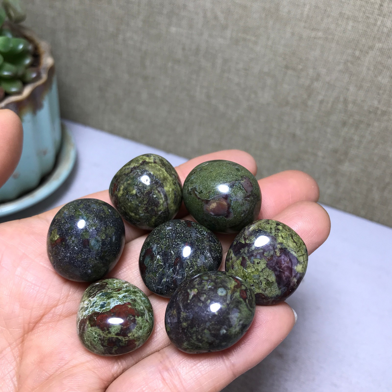 7pcs Natural Dragon blood semi-precious Crystal specimens 87g A4400