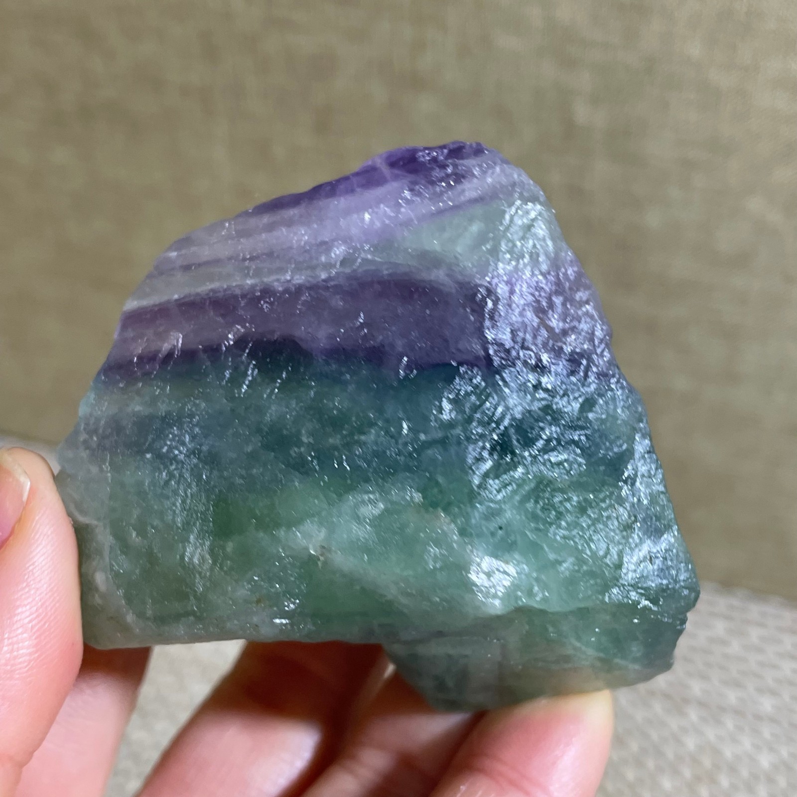185g beautiful Rainbow Fluorite Rough stone specimens cure