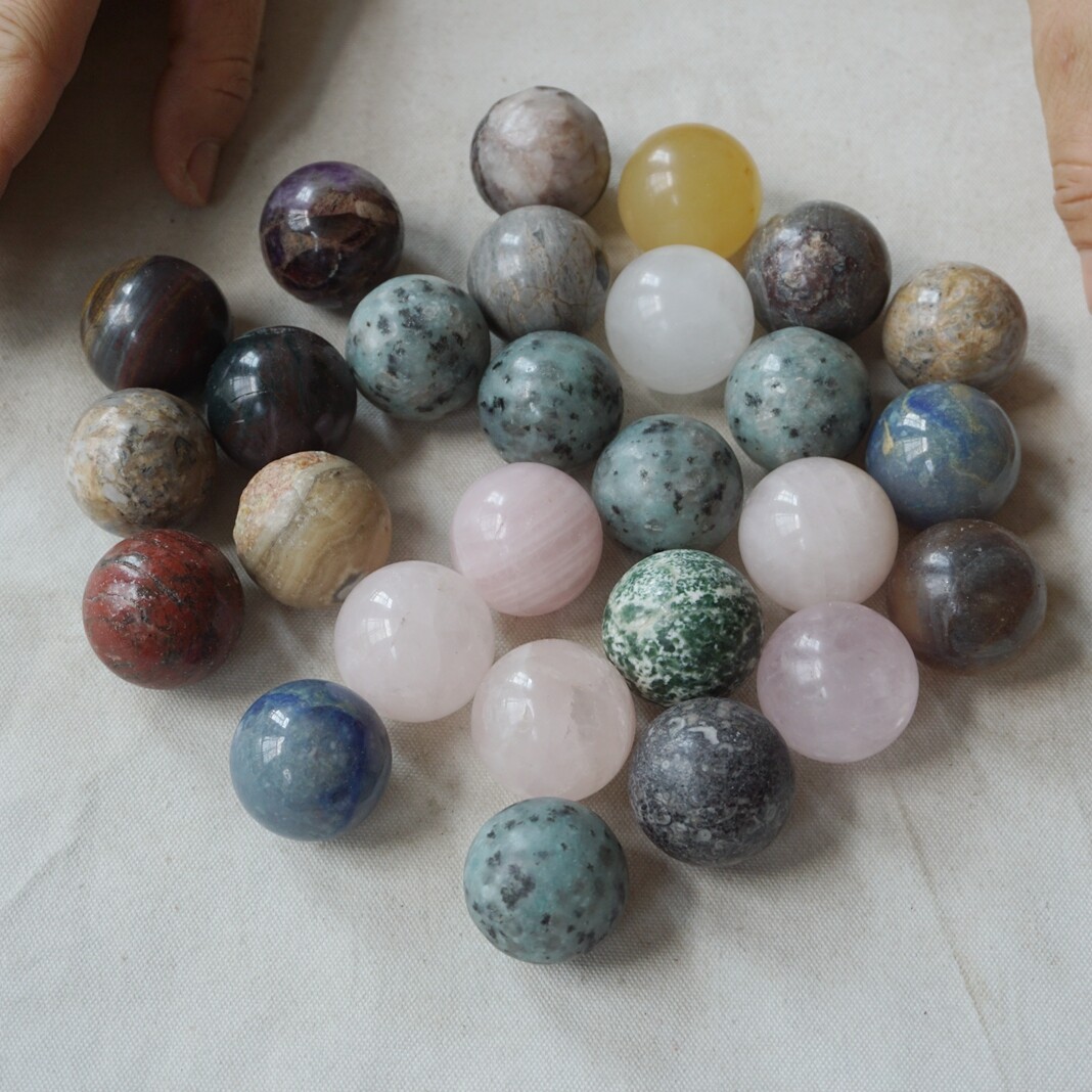 1Kg 27 Natural Quartz Crystal Jasper Sphere Ball Diverse rock Tumble Healing 3cm