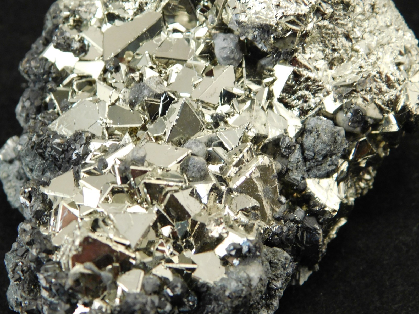 PYRITE Crystal Cluster with AAA PYRAMID Shaped Crystals & Sphalerite Peru 191gr