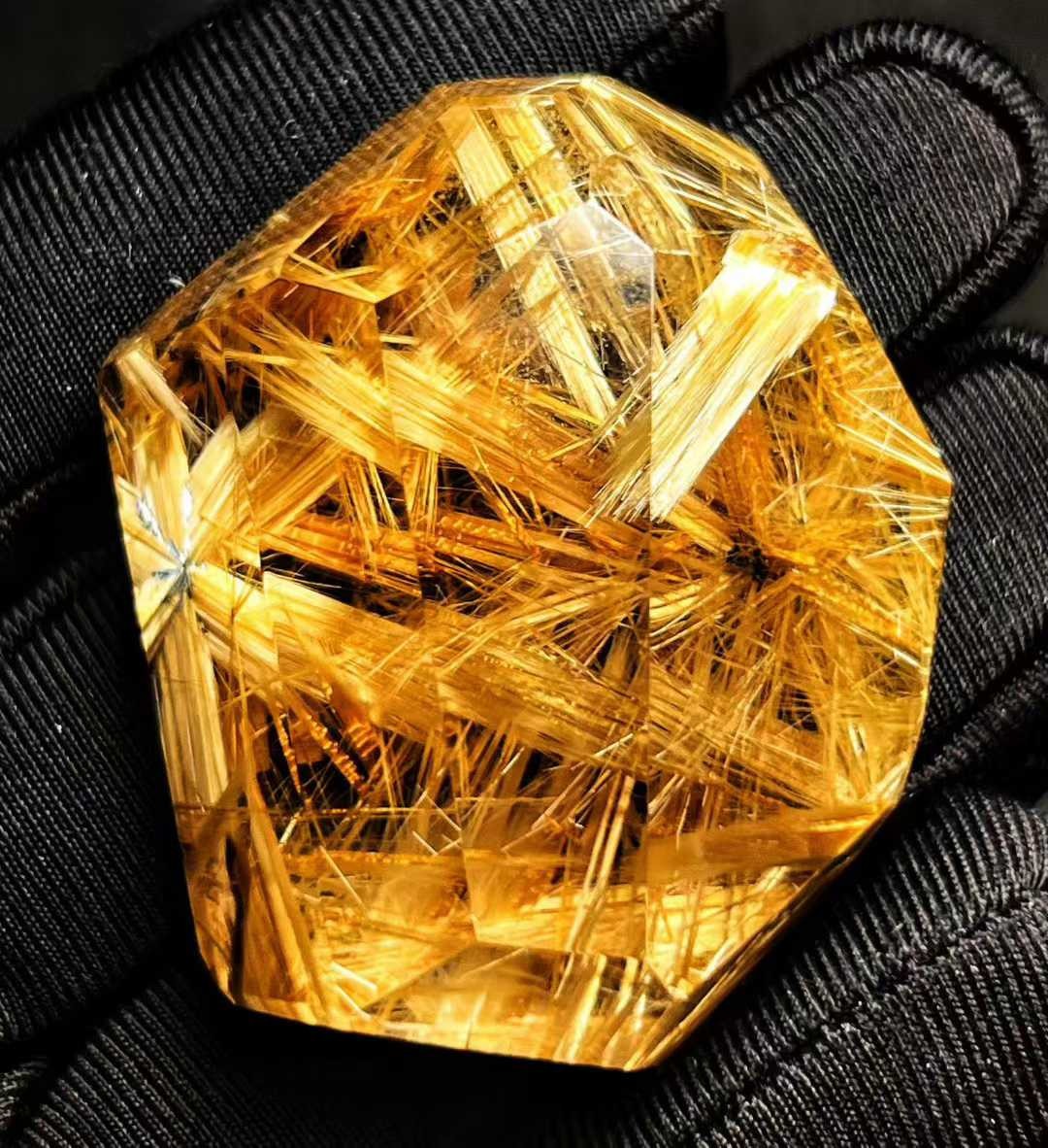 45*38*21mm A++ Natural Gold Rutilated Quartz Titanium Crystal Palm Gift