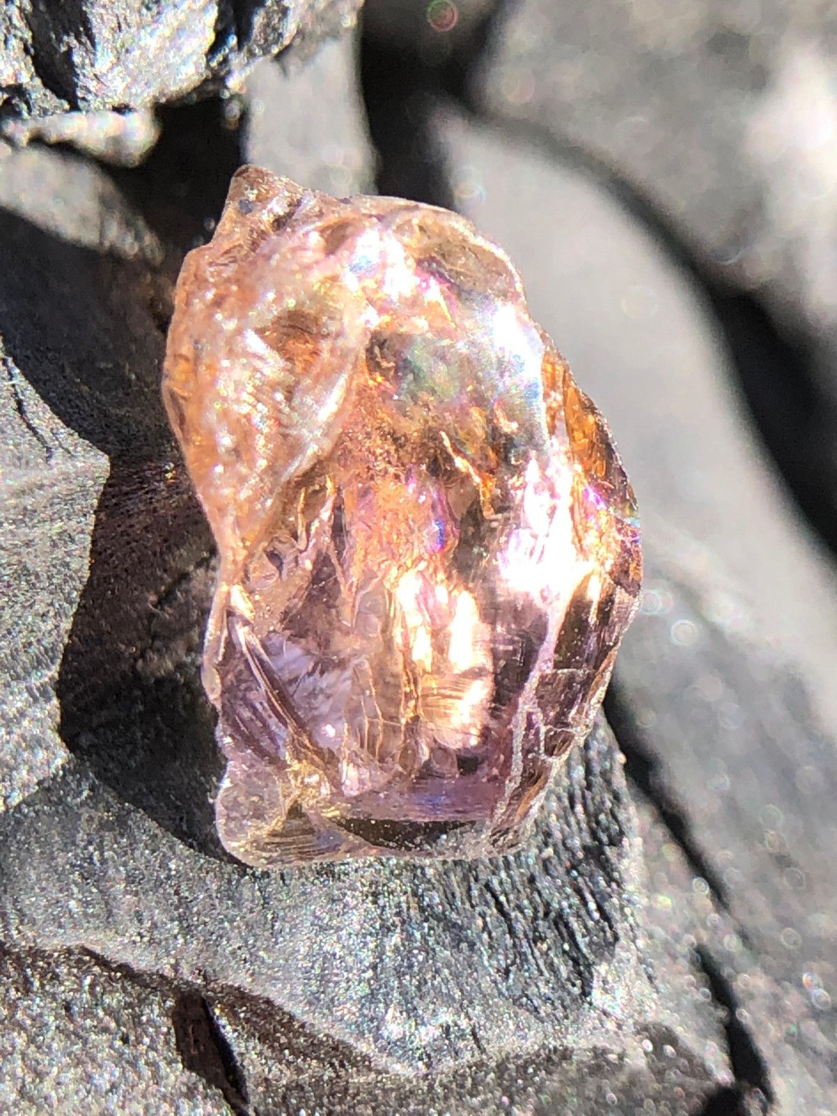 Natural Purple Brown Grey Yellow Tanzanite Crystal 2.80 Ct Loose Tanzanite Rough