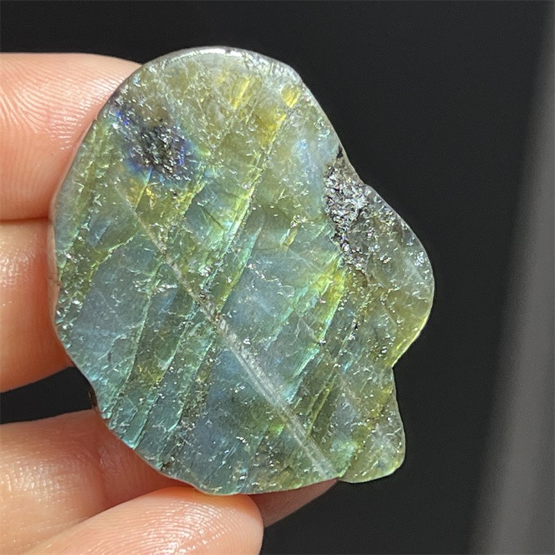 Top Natural colorful labradorite eagle skull quartz crystal skull Random 1pc