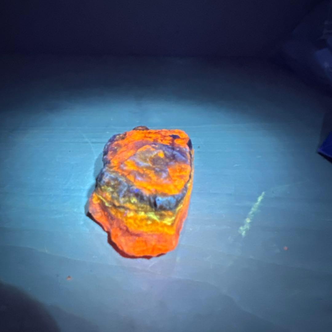 Hokkaidoite Hokkaido Stone Fluorescent Natural Mineral Opal 8 x 4cm 105g Japan