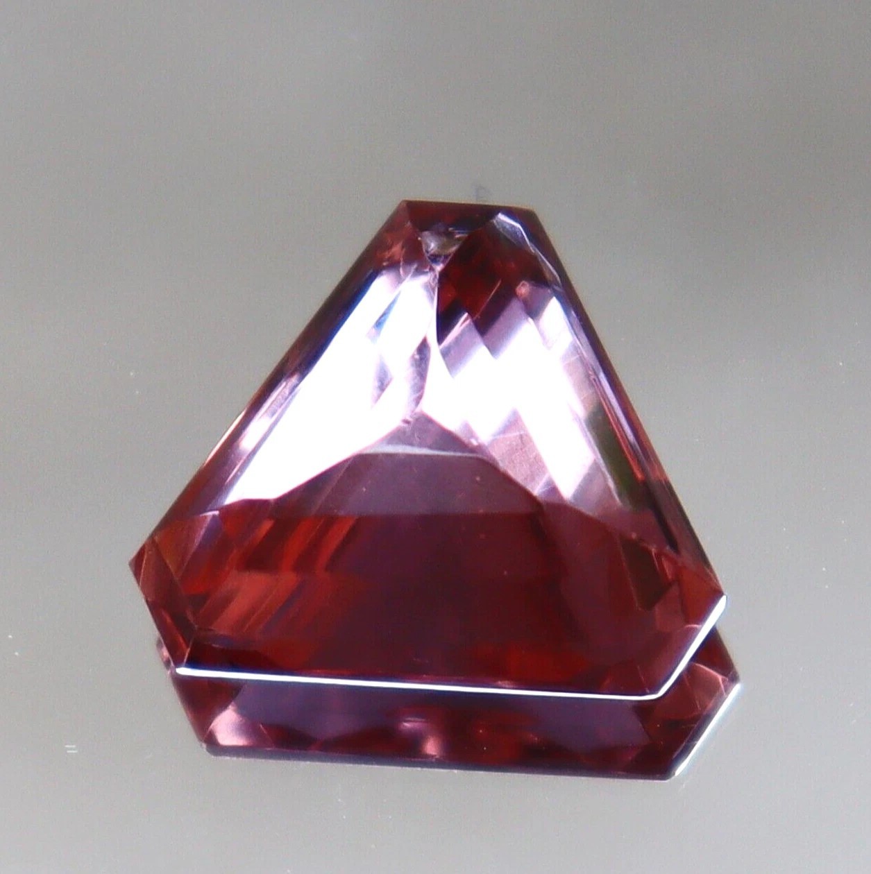 Color Changing Loose Gemstone Certified Natural Alexandrite Trangle Cut