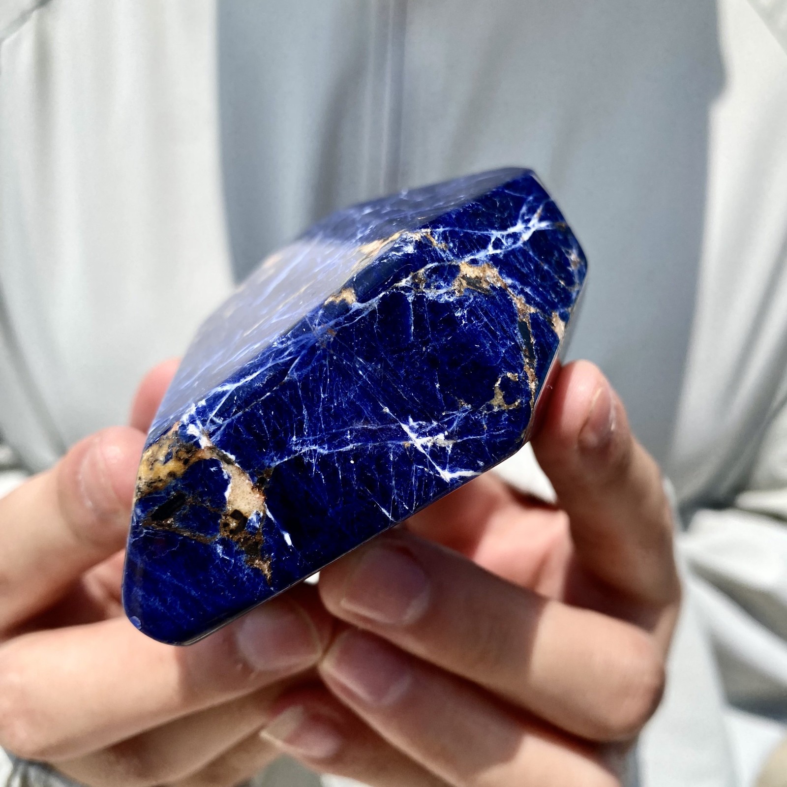 243G patterned natural blue textured crystal, Manual cutting