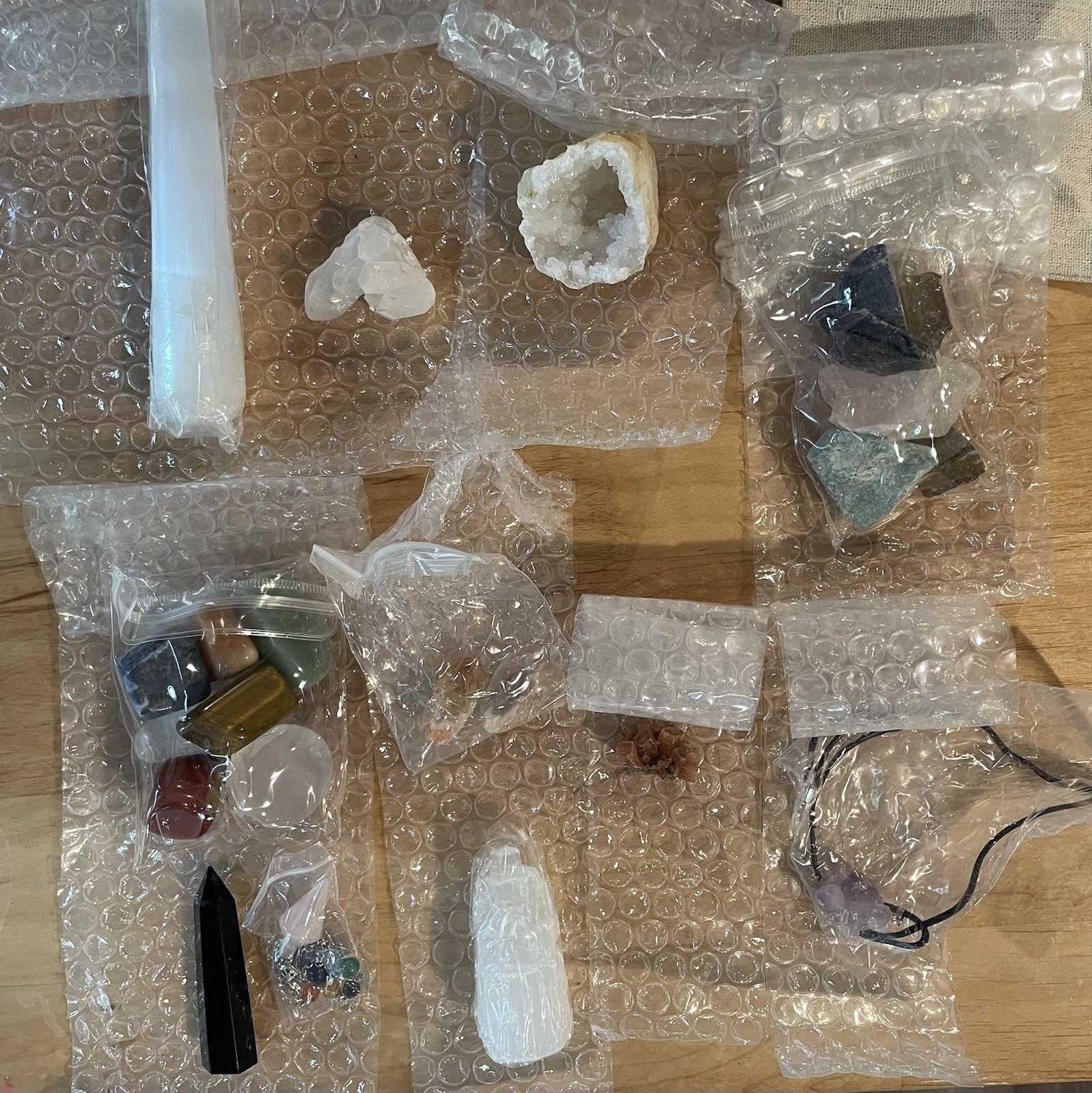 AMOYSTONE 24 PCS Natural Gemstone Chakra Healing Crystal Collection Set New