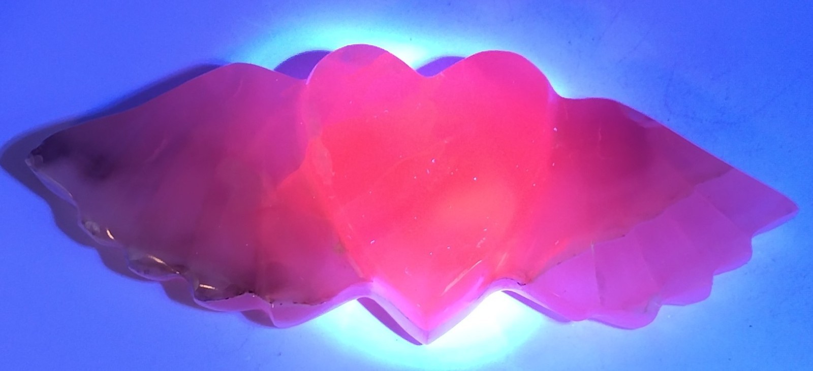UV Reactive Mangano Calcite Angel Wing Heart Fluorescent 365nm Glow Crystal