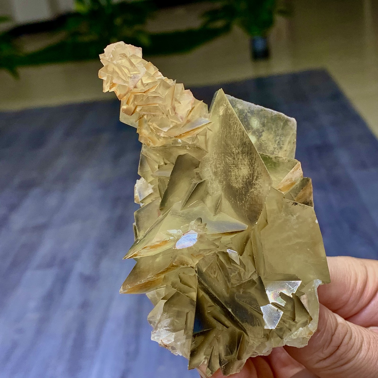 285G Natural transparent yellow black calcite crystal quartz mineral sample