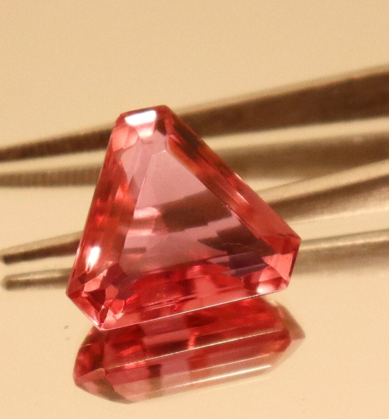 Color Changing Loose Gemstone Certified Natural Alexandrite Trangle Cut