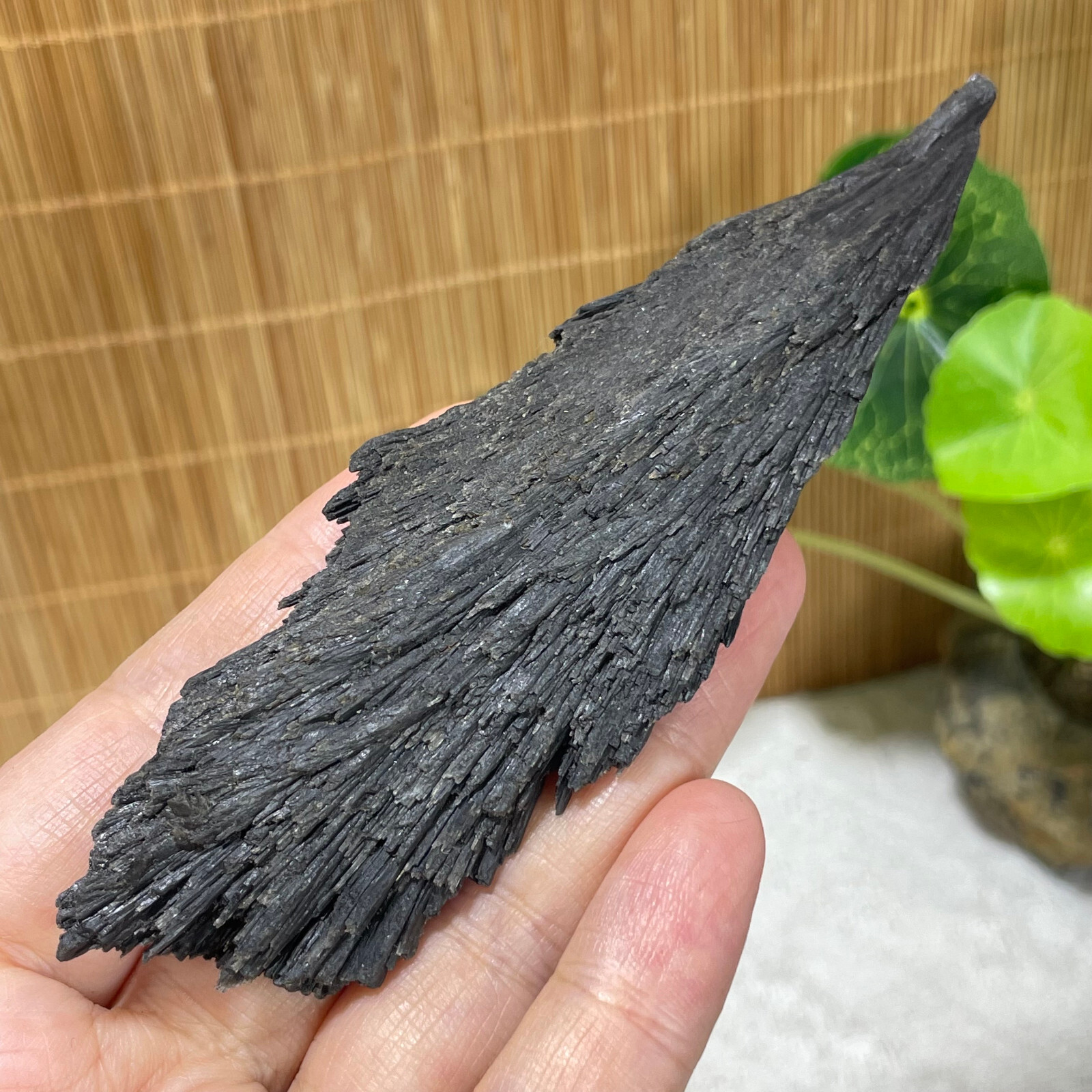 72g Natural Irregular natural black crystal cluster mineral specimen（dian qishi）