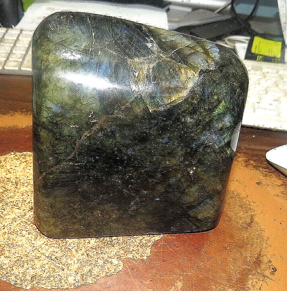 BEAUTIFUL LABRADORITE CRYSTAL POLISHED 1560 GMS