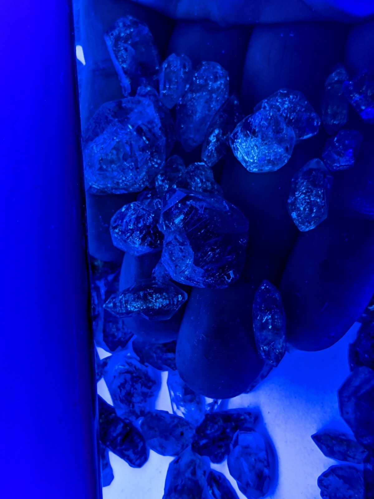25g Bulk Wholesale Fluorescent Petroleum Double Terminated Quartz Crystals Small