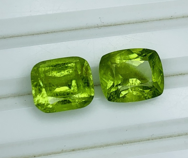2pices 4.24Ct Beautiful Natural Green Color Peridot Cushion Cut From Pakistan