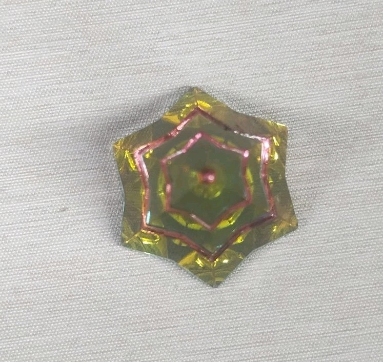 Vintage Iris Arc Rainbow Crystal Pyramid Table Top Beautiful Condition