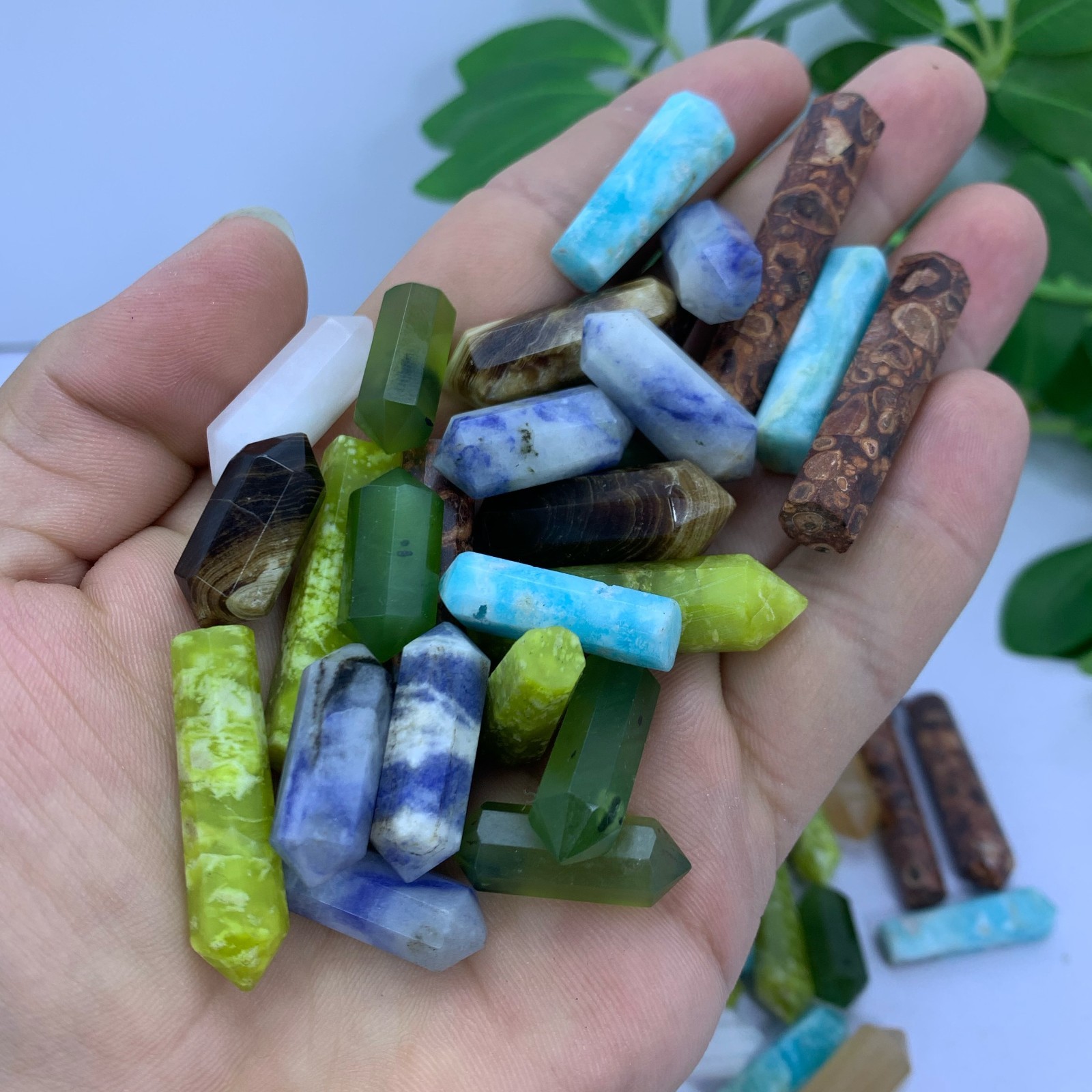 80 Pcs Polished Crystal Pendants, Mixed Stones, High Polish, 365g