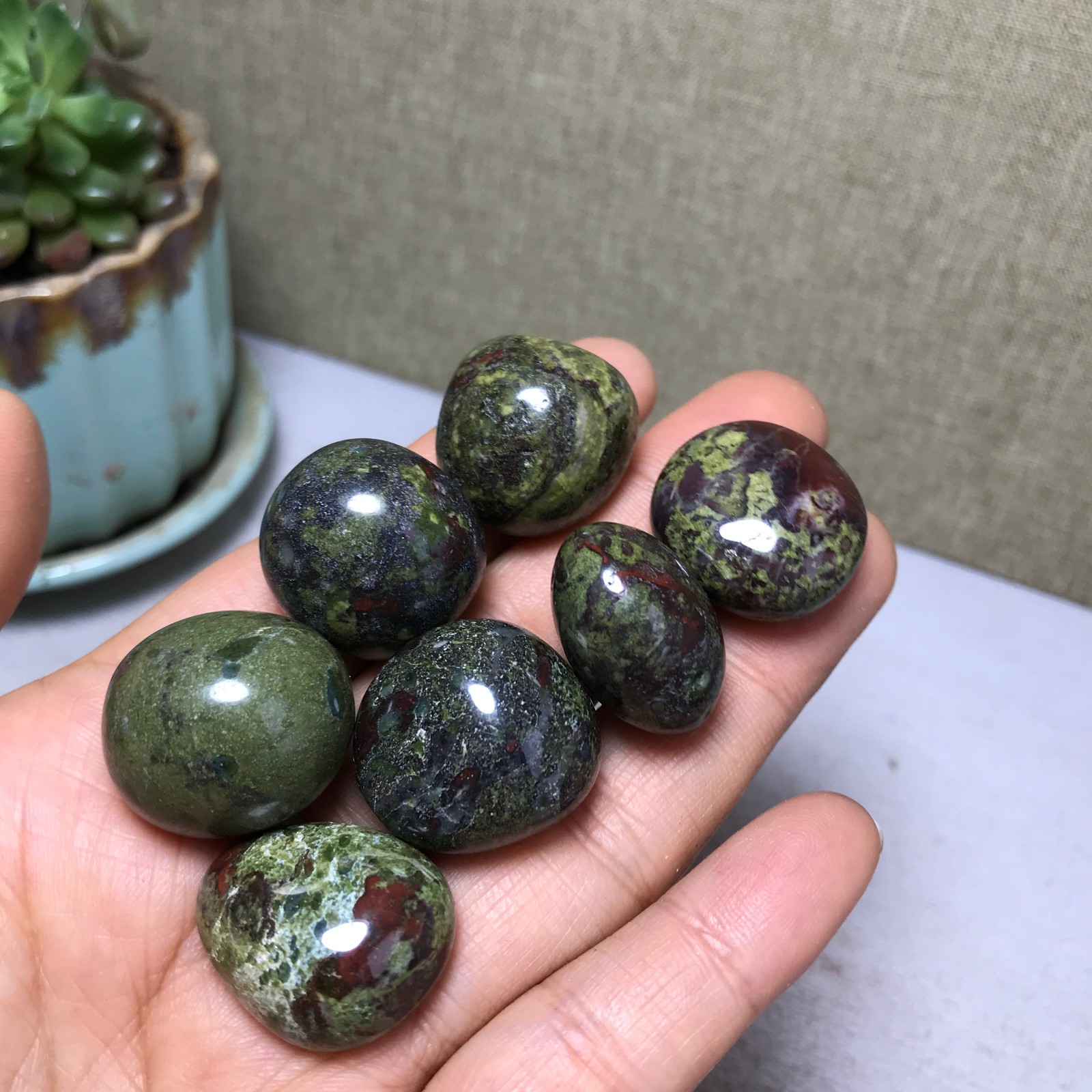 7pcs Natural Dragon blood semi-precious Crystal specimens 87g A4400