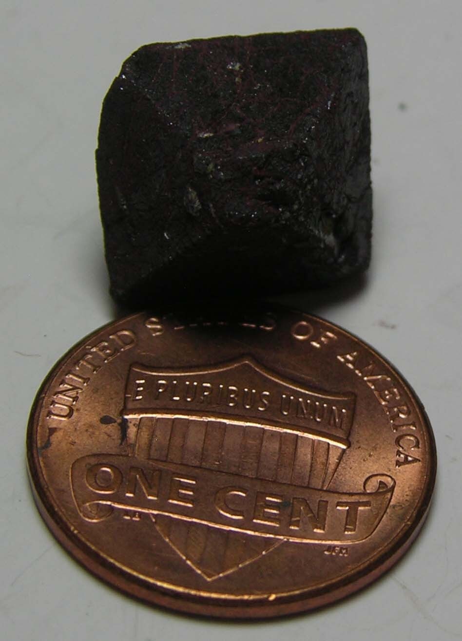 #16 Pakistan 27.15ct Natural Octahedron Magnetite Crystal Specimen 5.40g 17mm