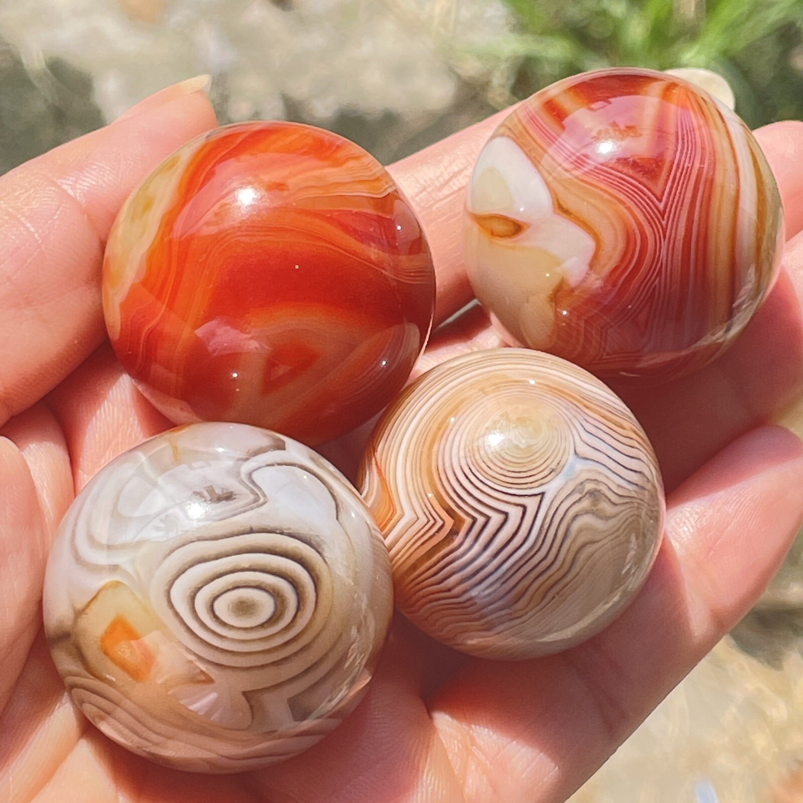 TOP204G Natural Silk Banded Lace Agate Sphere Ball Crystal Stone Madagascar