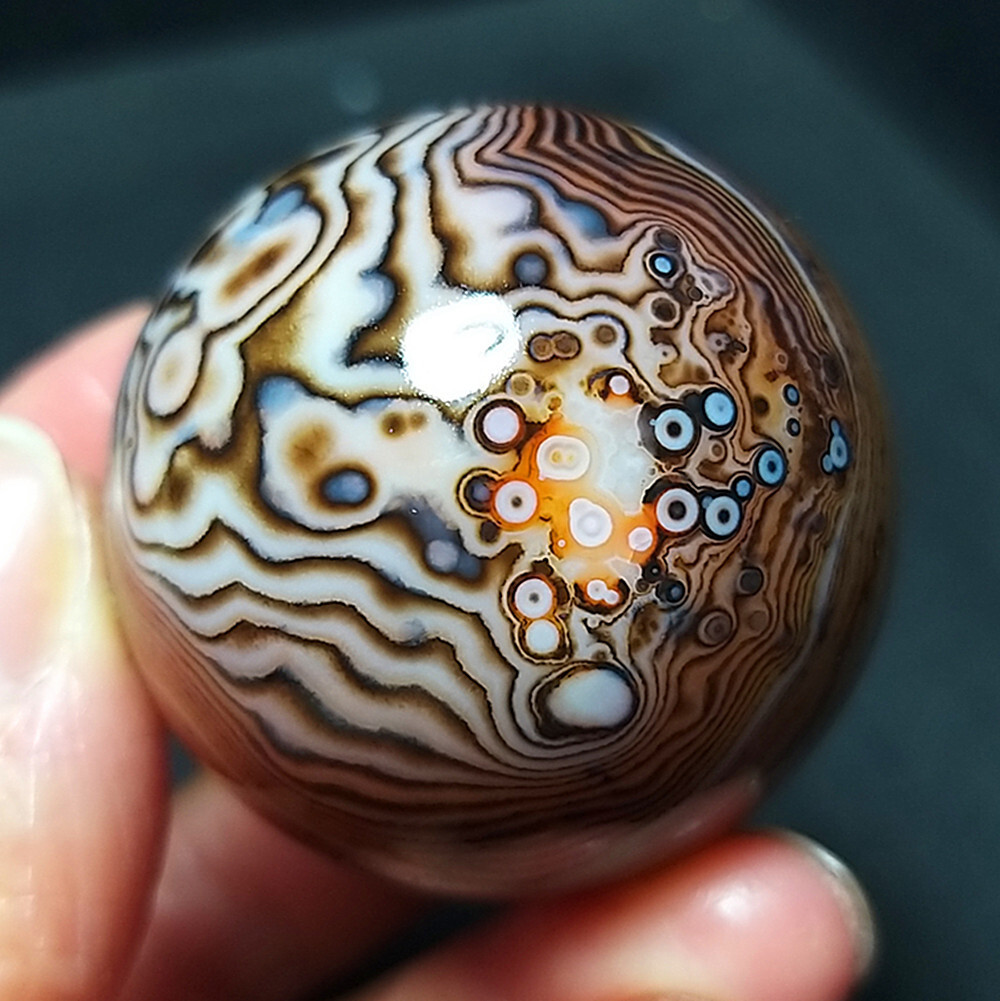 TOP 81.2G 38mm Natural Polished Banded Agate Stone Sphere Ball Healing A1998