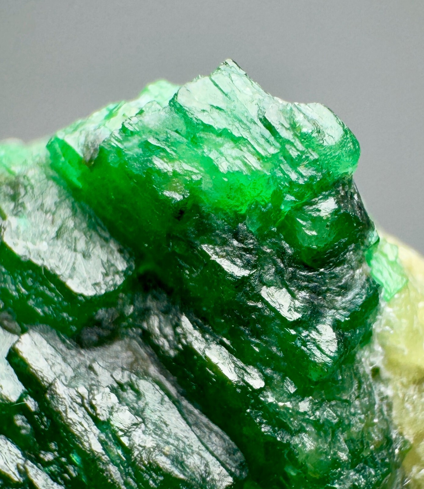 Swat Top Green Emerald Crystals Bunch On Matrix @PAK. 22 Carat