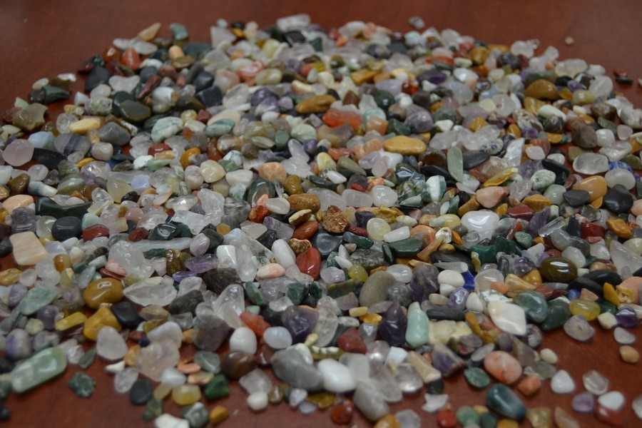 1000+ PCS BULK SMALL ASSORT COLOR MIX TUMBLED GEMSTONE ROCK CHIPS 1 LB #BD-15