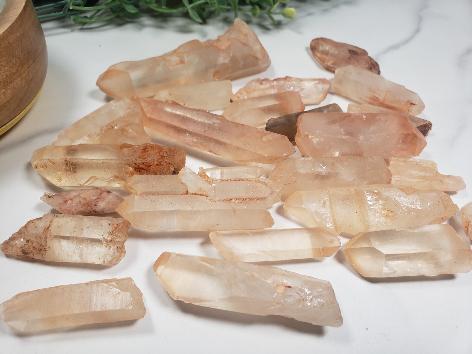 1Lb lot Quartz Points and pieces mostly points but not all intact crystals P