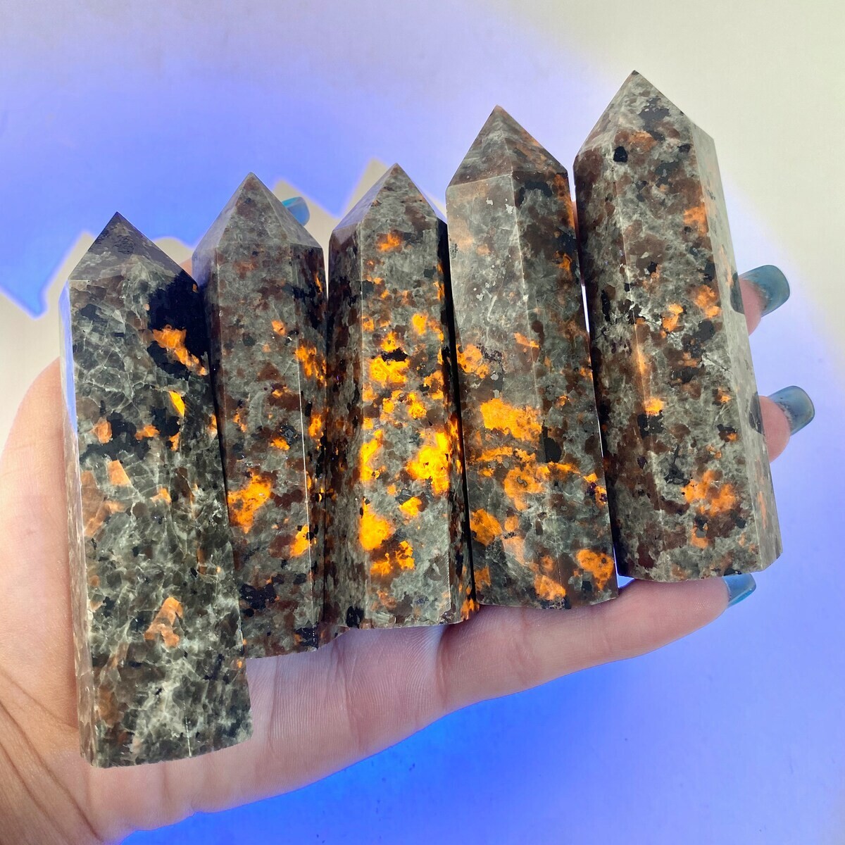 Natural Yooperlite Stone Tower Wand UV Reactive Sodalite Obelisk Home Decoration