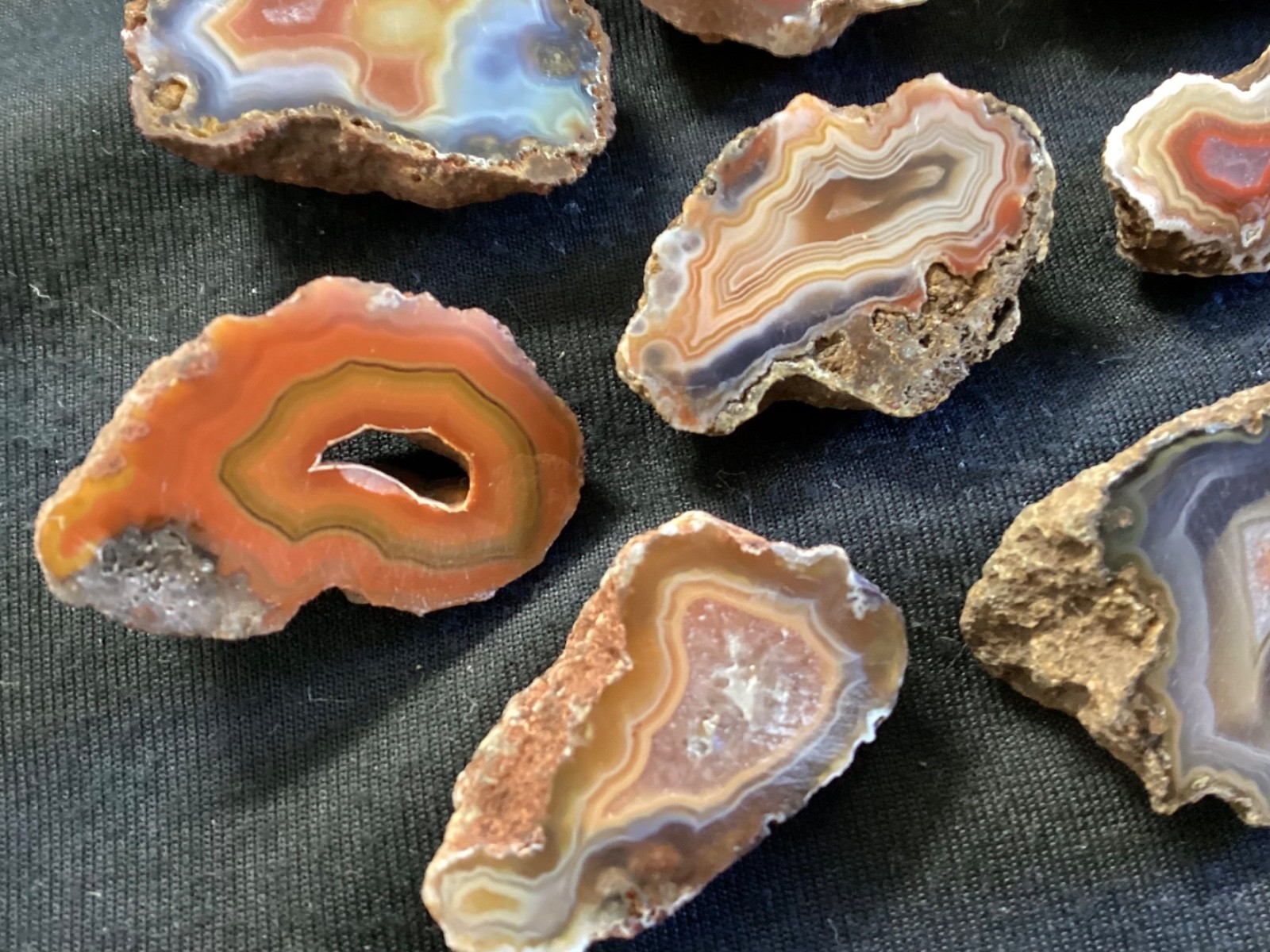 MALAWI Agates – 15 ALIMAJO 30mm Halves. SALE.