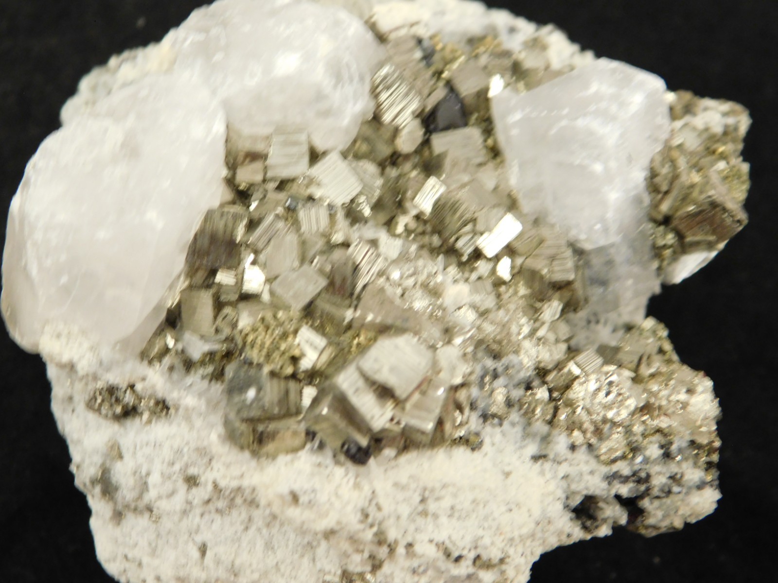 FLUORESCENT Calcite Crystal Cluster with PYRITE Crystal CUBES! Peru 196gr