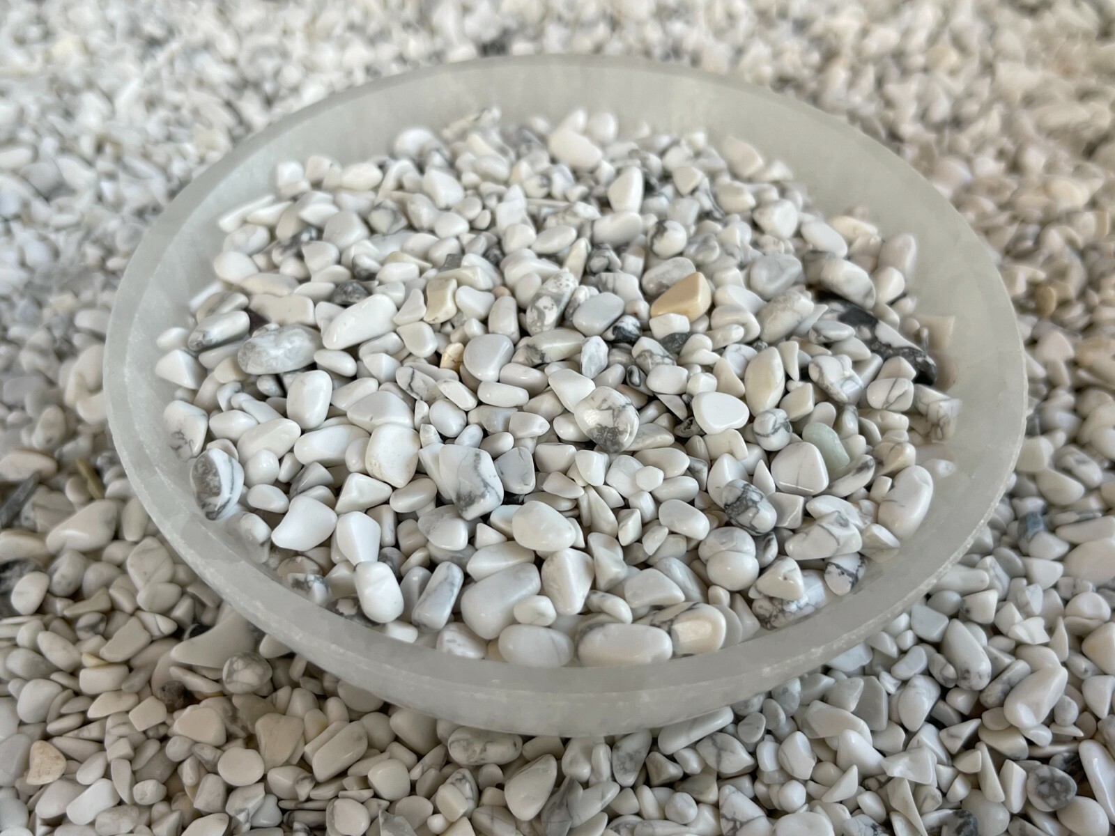 Grade A++ Howlite Semi Tumbled Gemstone Mini Chips 3 – 5 mm, Wholesale Bulk Lot