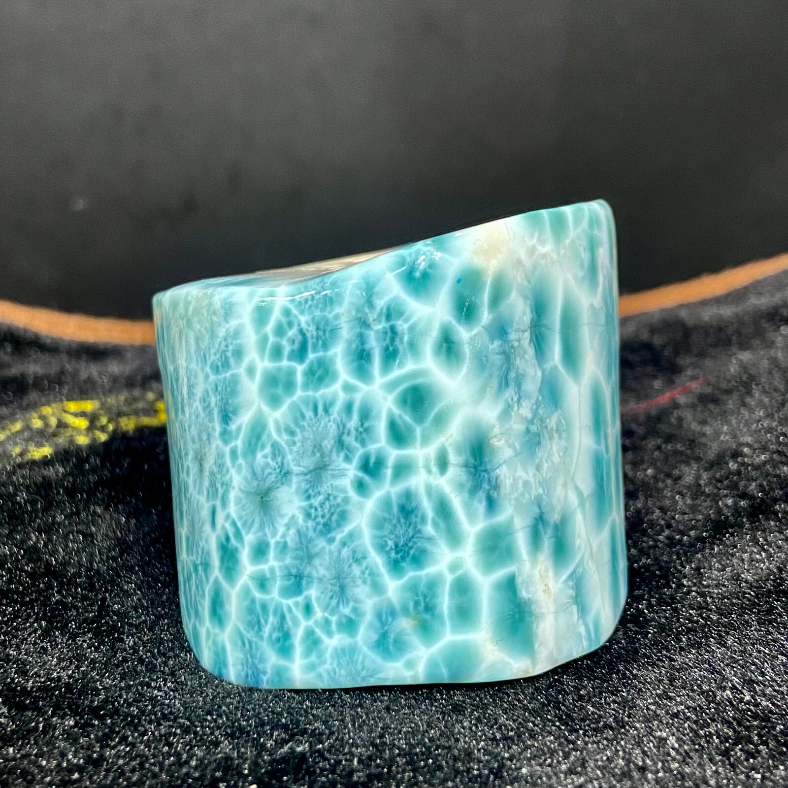 237G sea patterned natural blue textured crystal, Chinese blue Aragon stone