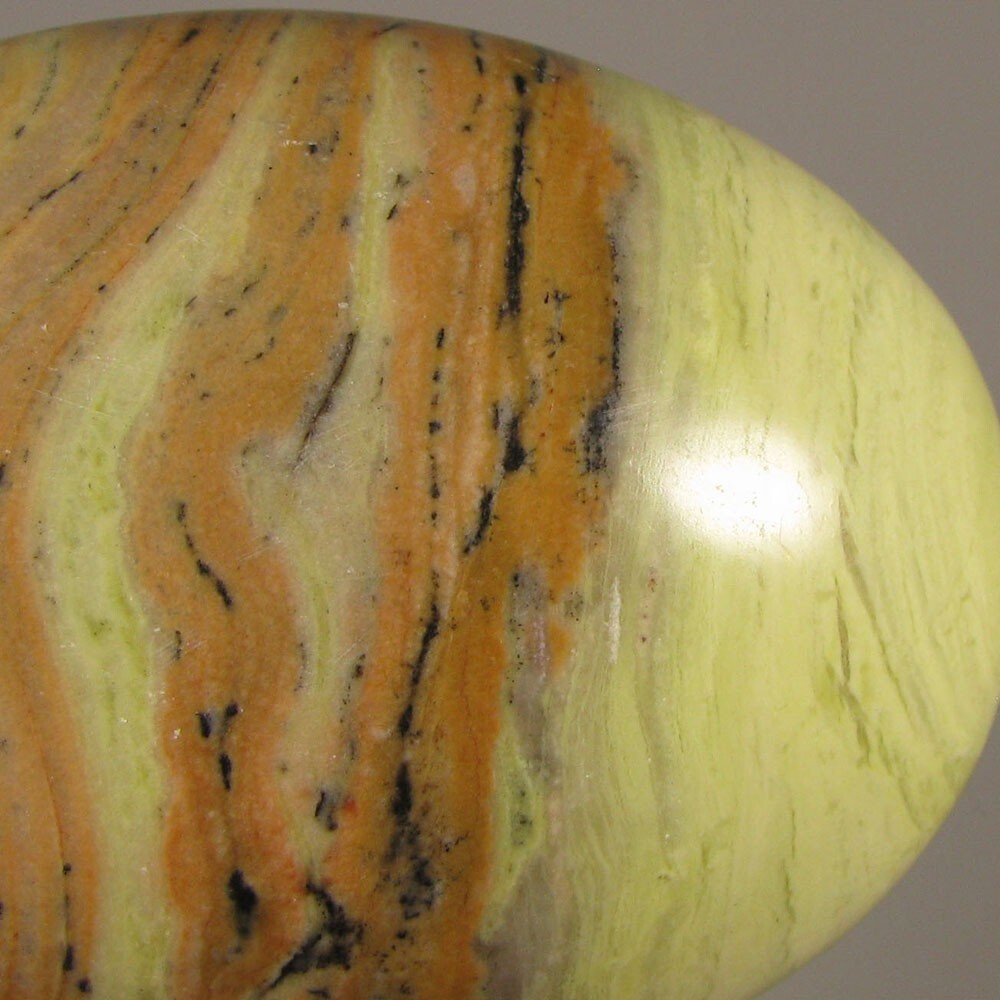 2.7″ INFINITY STONE Serpentine Polished Palm Stone – India