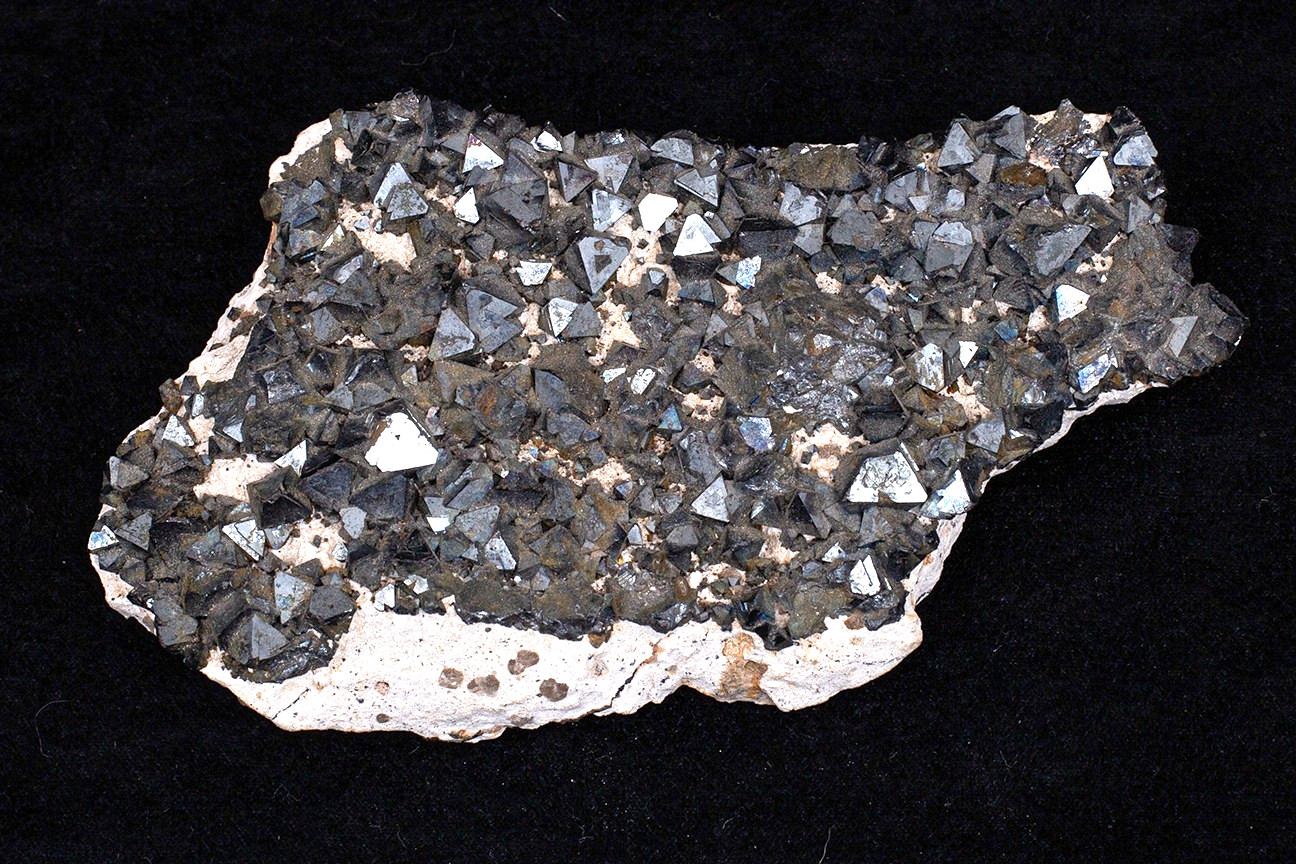 11.1 oz. Magnetite Specimen w/Dipyrimidal Crystals