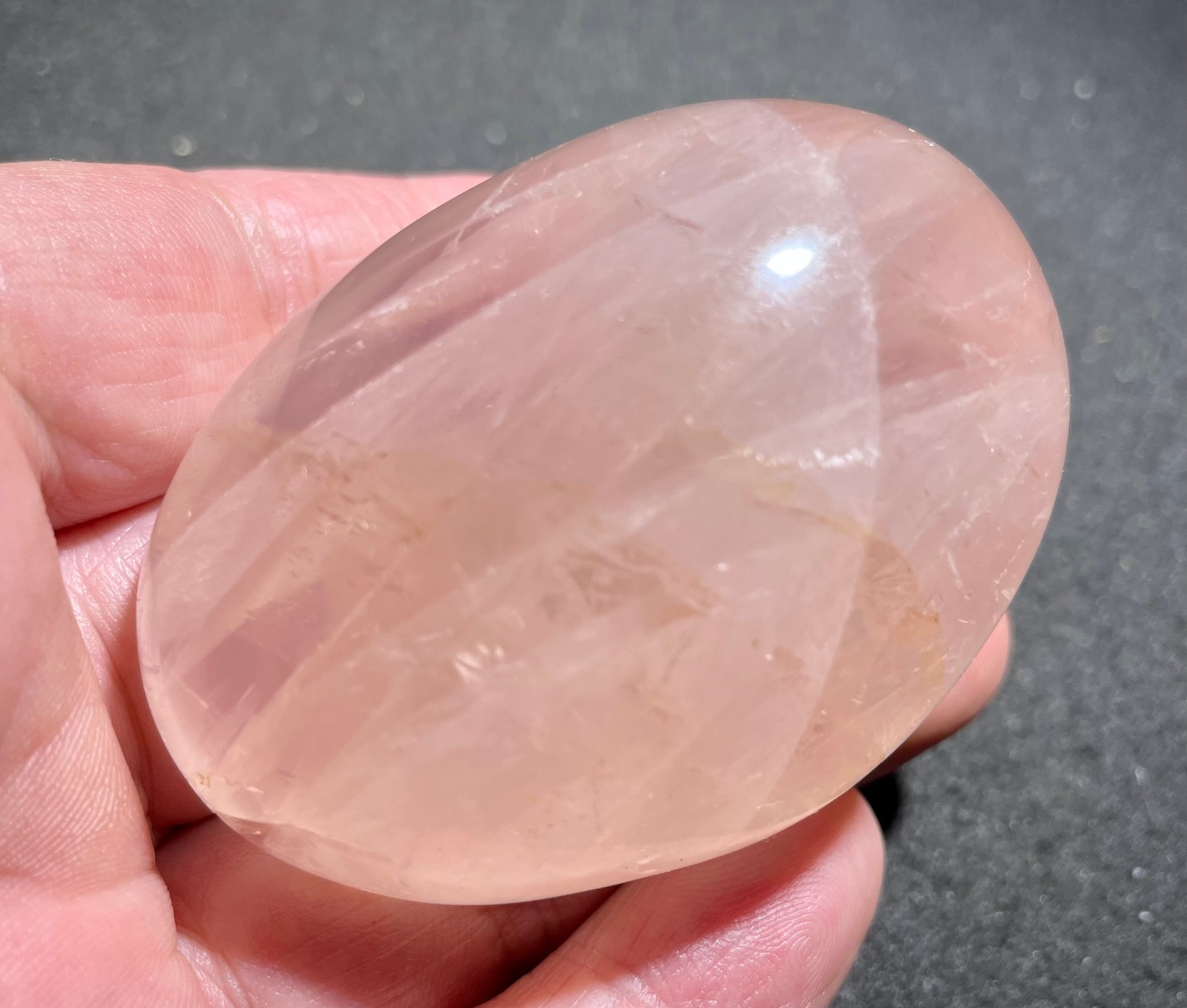 108g Natural pink crystal hand-held for playing with the crystal promotes healin