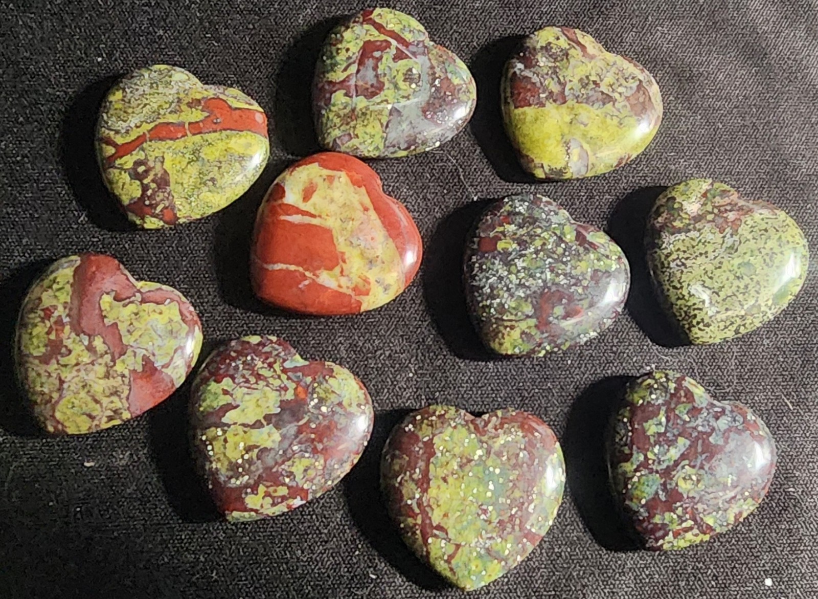 10 PIECES of Natural Dragon Blood Polished Heart Stones-197 cts-39.4 grams-Lot 1