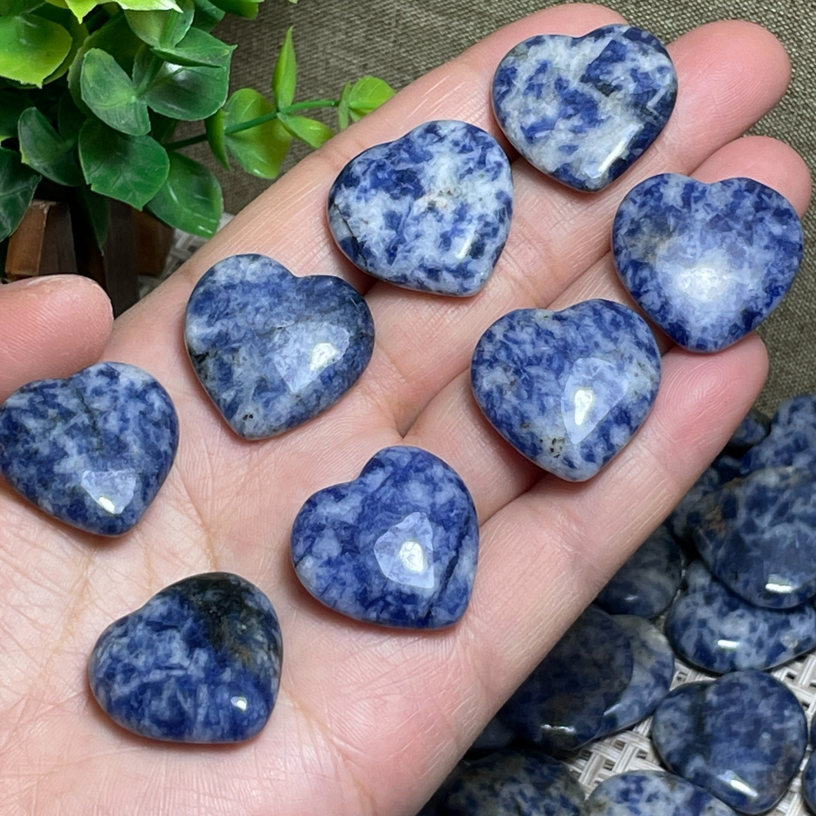 8pcs blue sodalite stone Carved heart healing decor