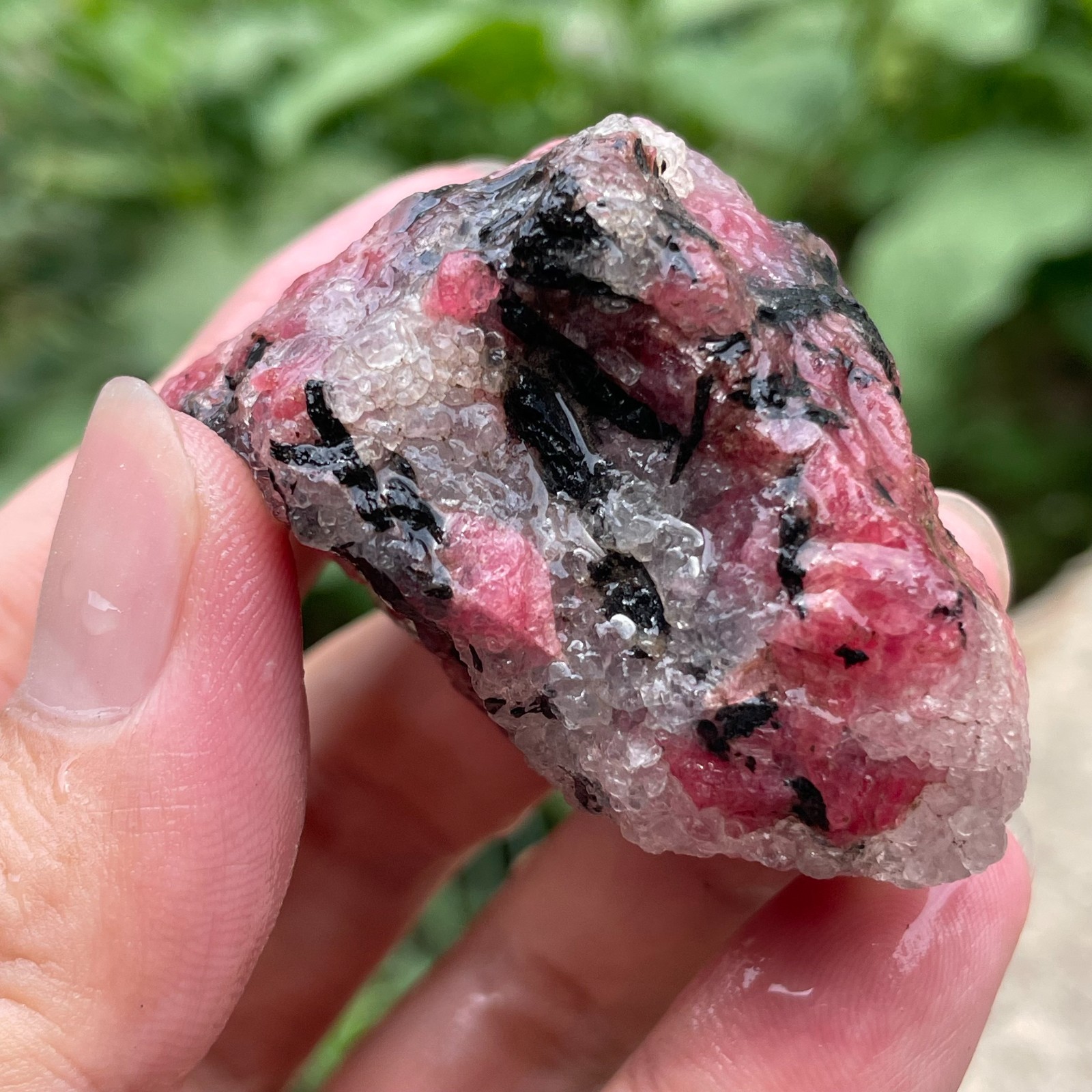 114g Small Raw Ore Red Black Rhodonite Quartz Gemstone Mineral Specimen