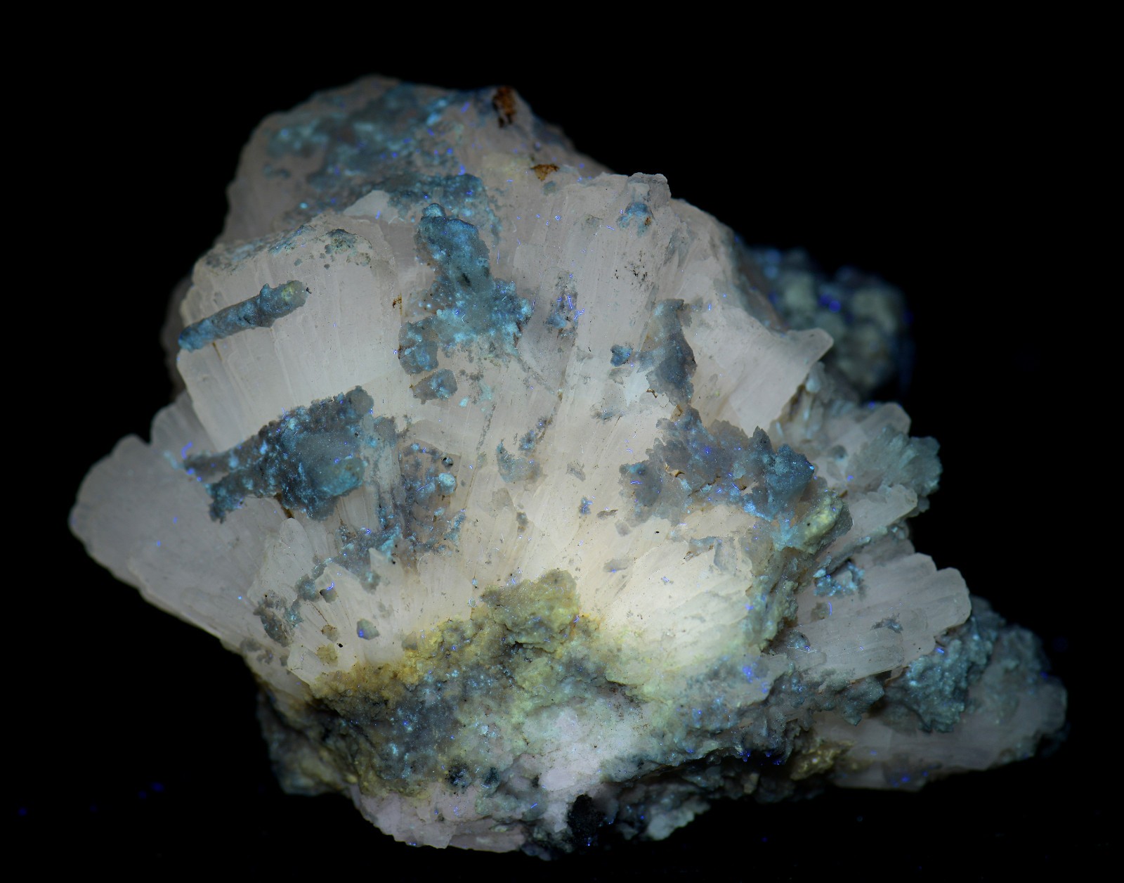Excellent Witherite specimen, Peach UV. Minerva Mine, Illinois. 213 grams.